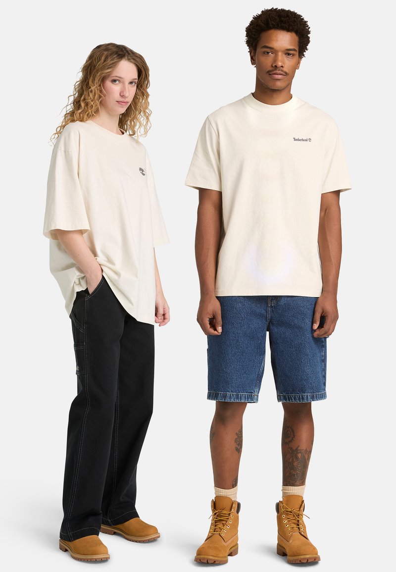 Timberland LAKE HOUSE BACK GRAPHIC TEE. - Triko s potiskem - natural