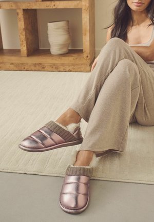 Next QUILTED SHOOT - REGULAR FIT - Tohvelit - gunmetal