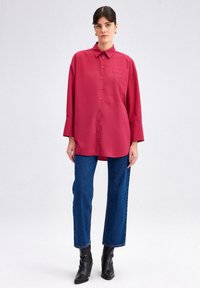 Touché Privé Blus - fuchsia
