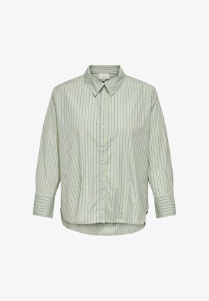 Chemise vert clair à boutons avec fines rayures verticales foncées, manches longues, col pointu et ourlet arrondi.