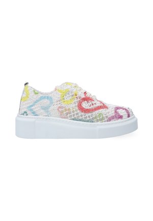 Weißer Sneaker mit einem Mesh-Obermaterial, das mehrfarbige Blumenmuster aufweist. Dicke weiße Sohle, runde Zehenform und Schnürdesign.
