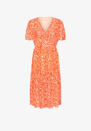 Orangeblommig klänning med djup V-ringning, korta ärmar och en lager-på-lager kjol. Tillverkad av lättviktsmaterial, har en avslappnad passform.
