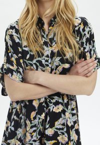 Soaked in Luxury Abito a camicia - black