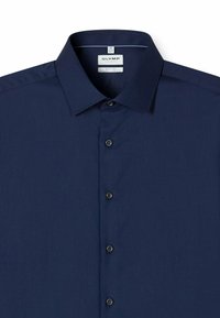 Marineblaue Hemdbluse mit klassischem Kragen, Sieben-Knopf-Leiste und glatter Textur. Mit Markenetikett innen am Kragen.