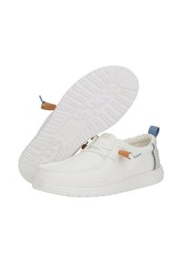 Scarpe di stoffa bianche con superficie texturizzata, fodera morbida, accento blu e linguetta del tallone marrone. Caratterizzate da una suola in gomma con motivo di aderenza.