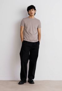 AllSaints TONIC CREW - T-shirt basic - chestnut taupe