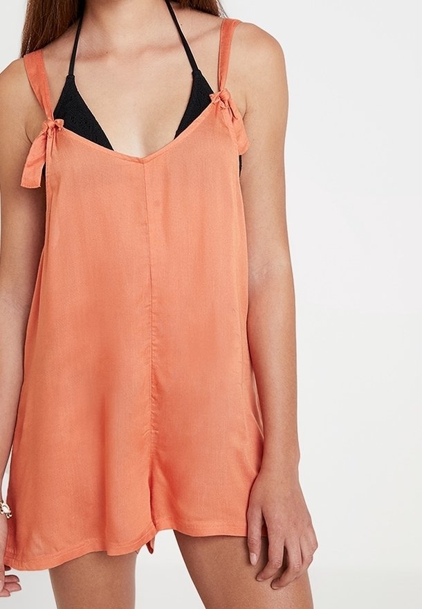 Robe orange sans manches avec un décolleté en V, des bretelles à nouer ajustables et une coupe ample, fabriquée dans un tissu doux et léger.