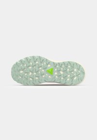 Suela de goma con una superficie texturizada de color verde menta, que presenta un acento triangular en verde brillante y un borde color crema.