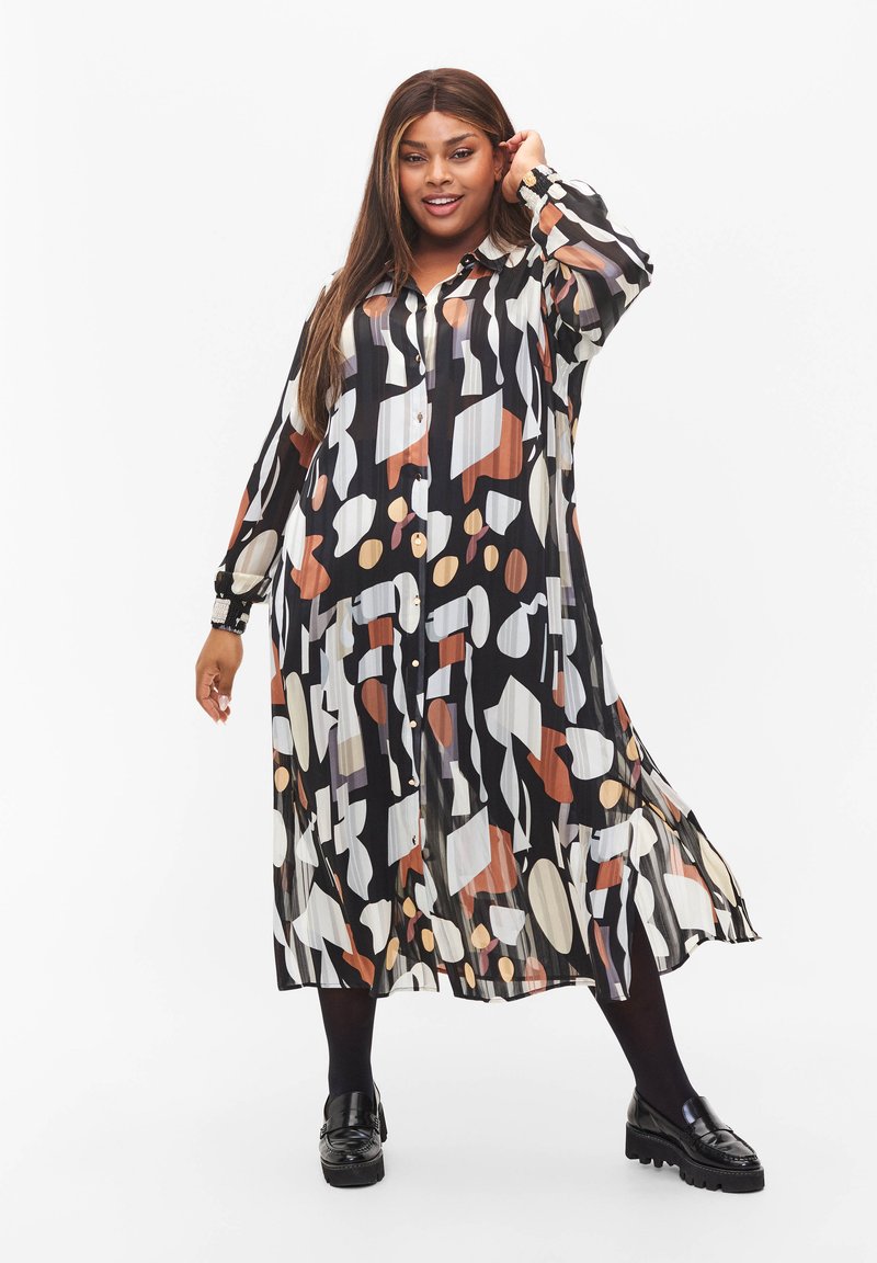 Zizzi WITH SMOCK Robe chemise graphic aop/noir ZALANDO.FR