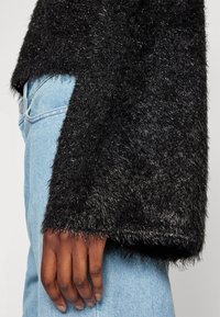Gestuz MATTIANIGZ CROPPED  - Πουλόβερ - black
