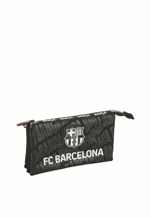 Czarny piórnik FC Barcelona z herbem klubu, powtarzającym się napisem "BARÇA" i suwakiem na białym tle.