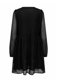 Robe courte noire à manches longues avec manches transparentes et overlay de jupe, corsage uni et taille froncée.