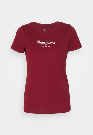 Rdeča bombažna majica s kratkimi rokavi, krožnim izrezom in belim napisom "Pepe Jeans London" natisnjenim na prsih. Gladka tekstura.