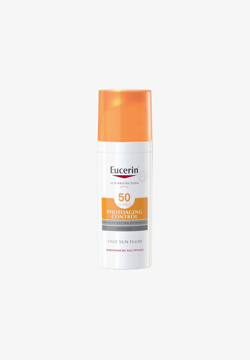 Eucerin Gesichtssonnenfluid SPF 50 in einer weißen Flasche mit einem orangefarbenen Deckel. Minimalistisches Design und Beschriftung für Photoprotektion.