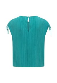 Bluzka w kolorze morskim z krótkimi, plisowanymi rękawami, z tyłem zapinanym na mały guzik przy otworze oraz sznureczkami do związania na każdym rękawie.
