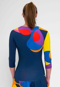 BIDI BADU Longsleeve - dunkelblau bunt