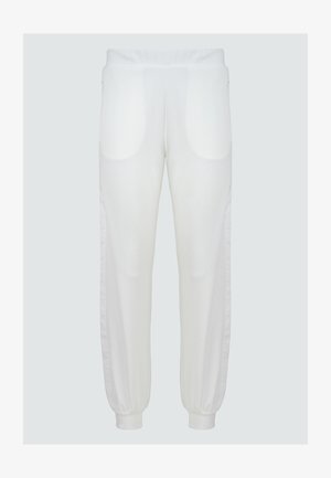 Białe spodnie dresowe z elastycznym pasem, bocznymi kieszeniami i ściągaczami na mankietach. Gładki materiał o lekko luźnym kroju i wygiętych detalach szwów.