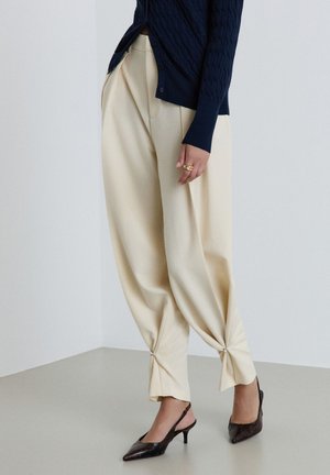 Calliope, PANTALONE LUNGO TINTA UNITA - Stoffhose - crema
