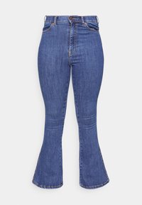 Jeans flare de cintura alta em denim azul escuro. As características incluem cinco bolsos, acessórios em cobre e uma bainha limpa com ligeiro desbotamento.