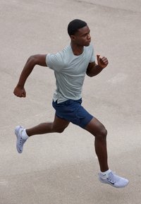Thumbnail Image 3
