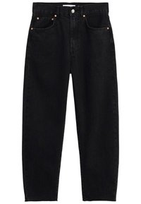 Czarne dżinsy o prostym kroju nogawki, z pięcioma kieszeniami i mosiężnymi nity. Tkanina ma gładkie, lekko teksturowane wykończenie.