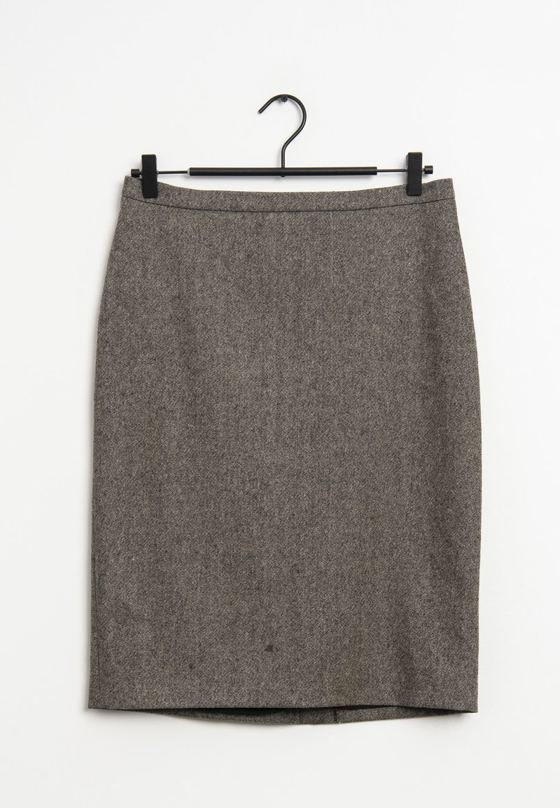 Grå blyertskjol gjord av strukturerat tyg, med en figurnära design och rak silhuett. Avslutad med ett enkelt midjeband och en sidosprund.