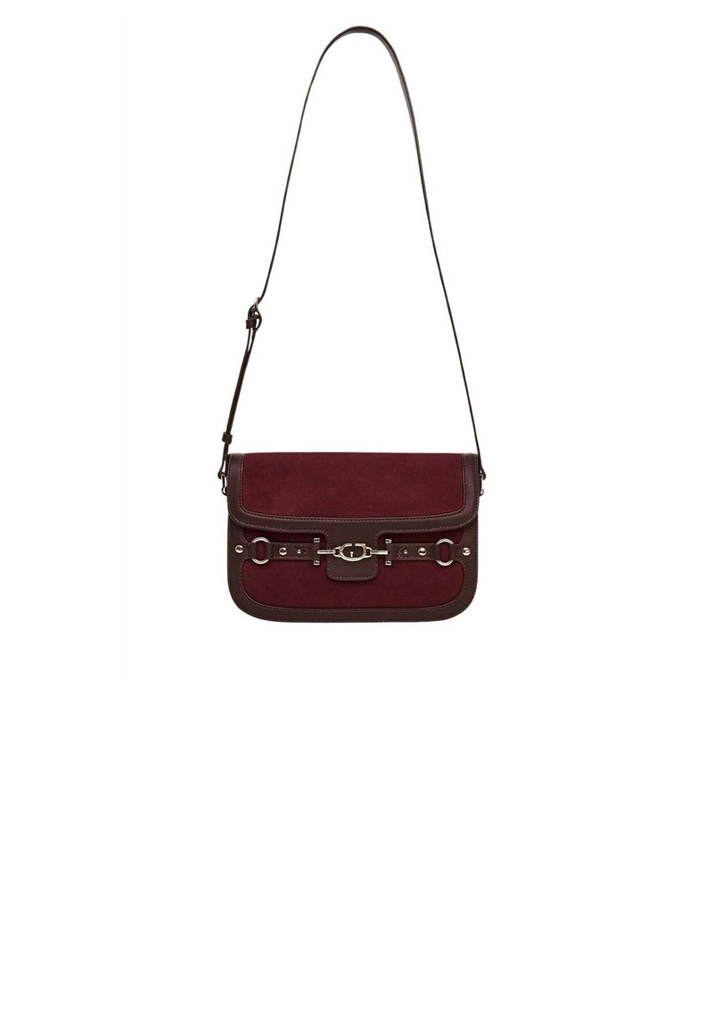 Borsa a spalla in camoscio bordeaux con dettagli in pelle marrone, ferrature in argento, chiusura a patta e tracolla removibile, caratterizzata da dettagli con motivo circolare.