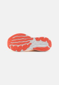 New Balance FRESH FOAM 680 - Tenisice za cestovno trčanje - white/peach