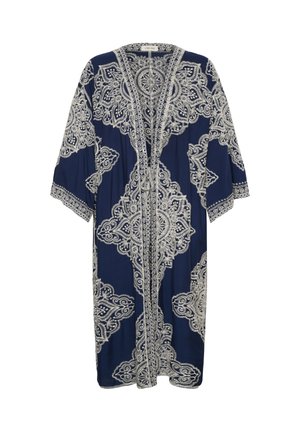 Tumesinine avatud esiküljega kimono laiade varrukatega, millel on suured keerukad valged pitsilaadsed lille- ja geomeetrilised mustrid.