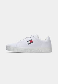 LOGO OUTSOLE - Joggesko - white