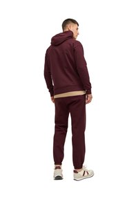 Jack & Jones JOSH MIT TUNNELZUG, KÄNGURUTASCHE UND LABEL-PRINT - Hættetrøje - rot