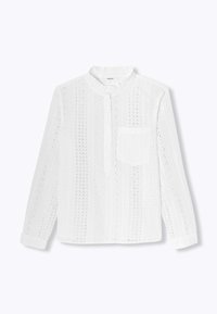 Chemise blanche en tissu œillet avec un motif texturé, un col arrondi, une fermeture à boutons sur le devant et une poche poitrine. Manches longues avec poignets.
