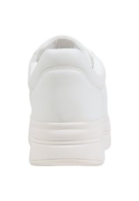 Baskets blanches avec une tige synthétique lisse, un talon arrondi et un design épuré et minimal. Elles disposent d'une semelle rembourrée pour le confort.