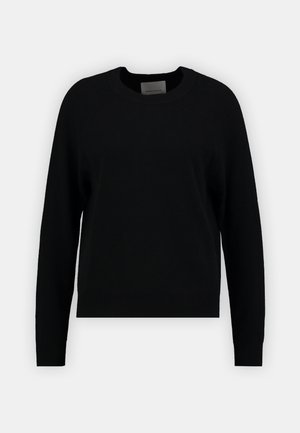 Mustar musta kootud sviiter ümmarguse kaelusega, pikad raglan varrukad ja soonikääre. Sujuv tekstuur, minimaalne disain, ilmsed mustrid või aktsendid puuduvad.