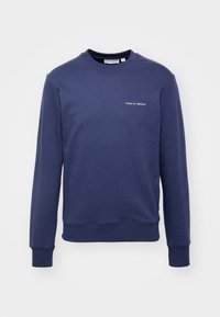 Felpa blu navy realizzata in misto cotone, con collo rotondo, maniche lunghe, polsini a coste e piccolo logo in bianco sul petto.