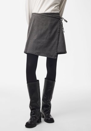 Pieces, Mini PCFLORA MW WRAP DENIM - Jupe portefeuille - grey denim