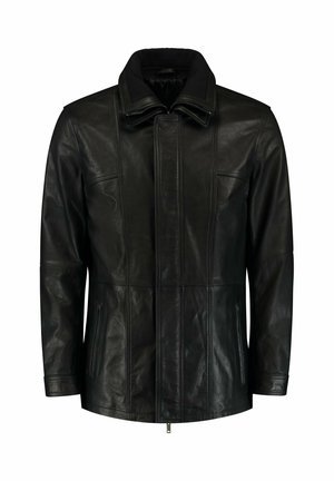Giacca in pelle nera con colletto alto, chiusura frontale con zip e tasche laterali; texture liscia con dettagli delle cuciture sottili.