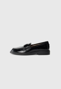 Unselected, black