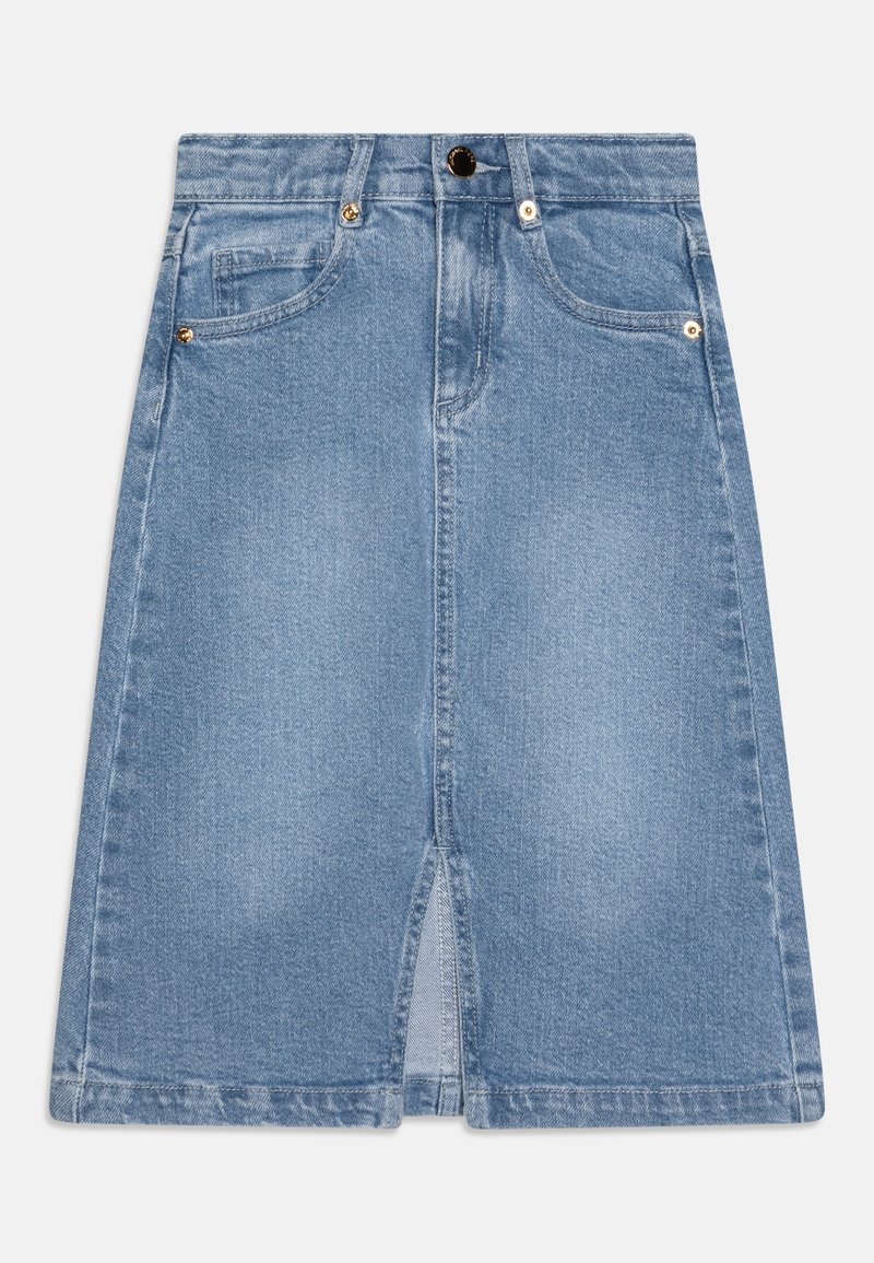 Jupe en denim bleu clair avec une fente frontale, deux poches avant et des accents en métal doré. Coupe droite et longueur genoux.