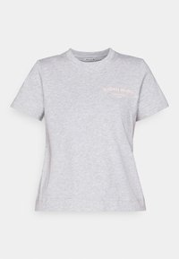 Lys grå kortærmet T-shirt med rund hals og små lyserøde "BJÖRN BORG Stockholm 1956"-tekst på venstre bryst.