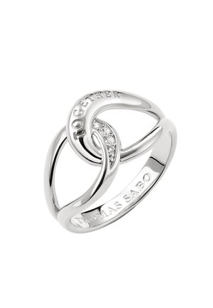Silberner Ring mit ineinander verschlungenen Bändern, oben mit "TOGETHER" und innen mit "THOMAS SABO" graviert, mit kleinen eingearbeiteten Kristallen.