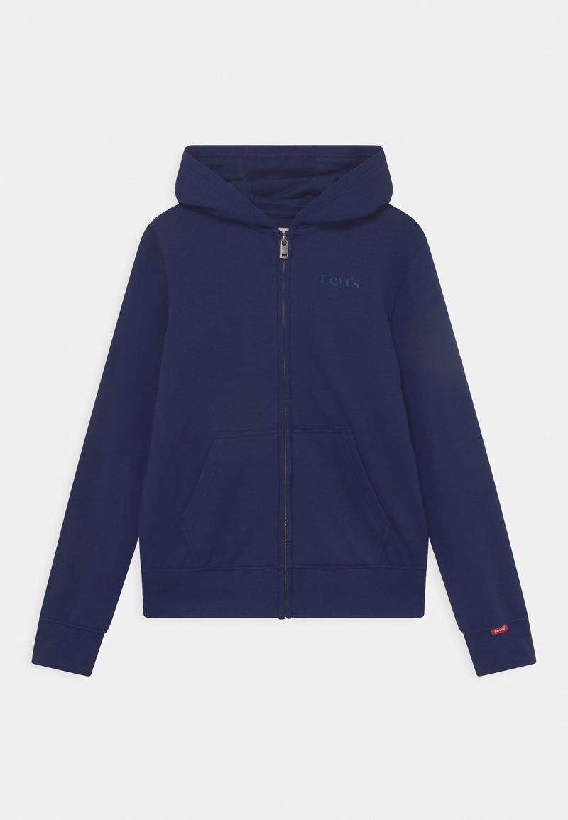 Sweat à capuche zippé bleu marine avec poches avant, capuche, manches longues et une petite étiquette rouge Levi's sur le poignet gauche.