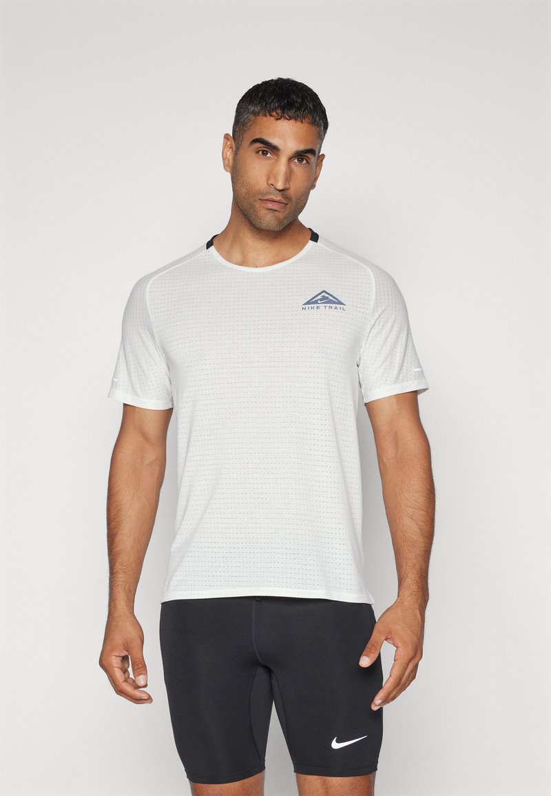 Nike Performance SOLAR CHASE - Športne majice - summit white/black