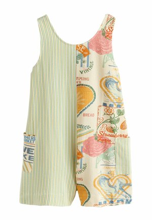 Zástěra bez rukávů s vertikálními zelenými pruhy na jedné straně a vintage potiskem farmářského trhu s ovocem a textem na druhé straně, s dvěma předními kapsami.