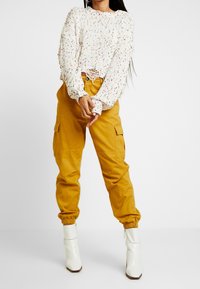 Honey Punch Kalhoty - yellow