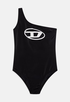 Costume da bagno intero nero con spallina asimmetrica, realizzato in tessuto liscio. Presenta un grande logo bianco sul davanti. Design elegante e aderente.