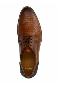 Braune Leder-Dressschuhe mit strukturiertem Obermaterial, runder Zehenform und Schnürdesign; mit kontrastierenden schwarzen Akzenten an der Ferse.