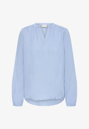 Hele sinine pikade varrukatega pluus, millel on vabalt langev lõige, V-kujuline krae, kerged voltid õlgadel ja elastsed mansetid.