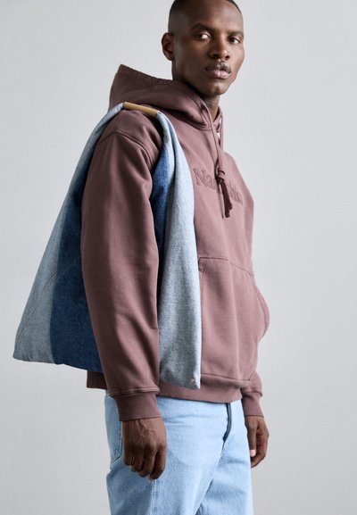 Nanushka EVER - Φούτερ με κουκούλα - nutmeg