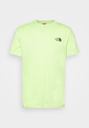 Lichtgroen T-shirt met korte mouwen en ronde hals met klein zwart The North Face-logo op de linkerborst tegen een witte achtergrond.